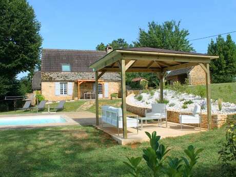 Les Mazaux avec piscine chauffée au nord de Sarlat