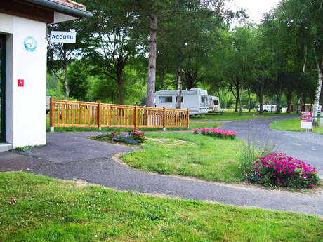 Aire de Services de Camping-Car du Camping du Moulin Chauvet