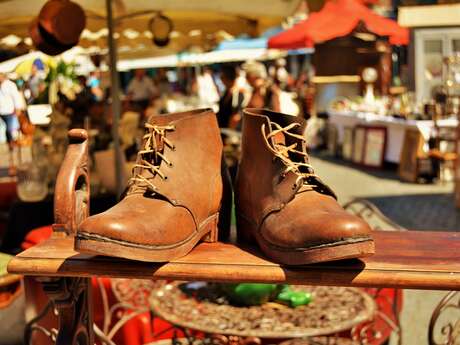 Braderie jouets et vêtements