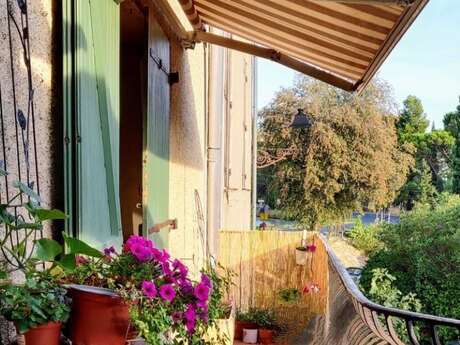 MAISON DE VACANCES À POILHES AVEC VUE SUR LE CANAL DU MIDI – POUR 4 PERSONNES