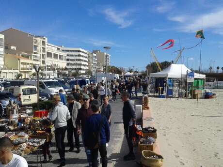 PUCES ET BROCANTE PAR L'ASSOCIATION VOLOVENT