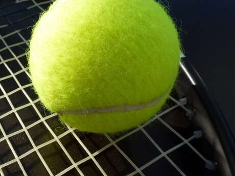 TERRAIN DE TENNIS
