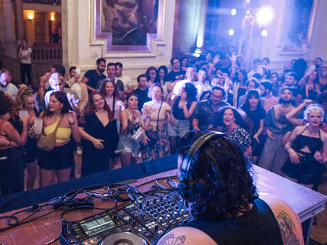 SPRING PARTY BARBARA BUTCH