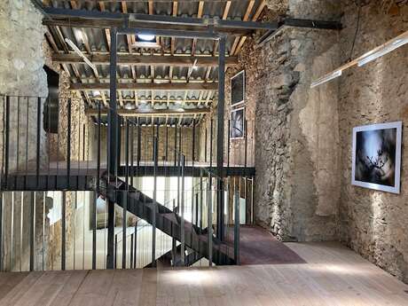 GALERIE D'ART RUE DE PARIS