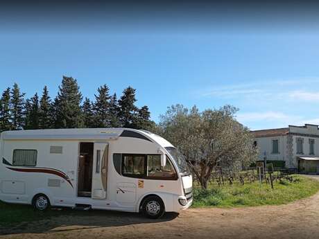 EMPLACEMENT CAMPING CAR - CHATEAU DE FOURQUES