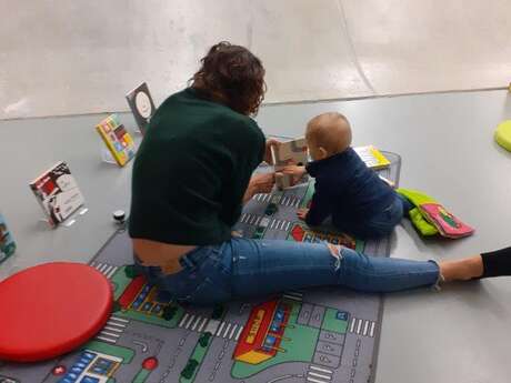 JE LIS AVEC BÉBÉ