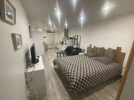 LA VIGNERONNE N°1 STUDIO