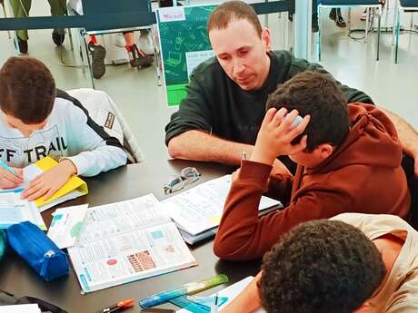 AIDE AUX DEVOIRS