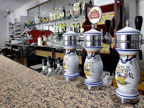 BAR DES DEUX MONDES