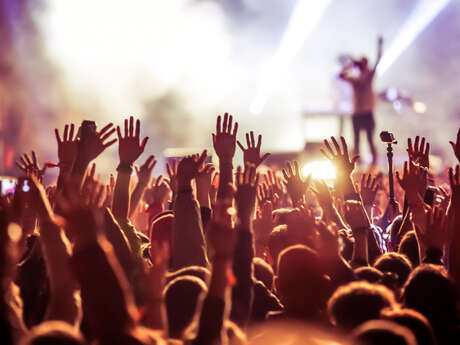 CONCERT STAND UP