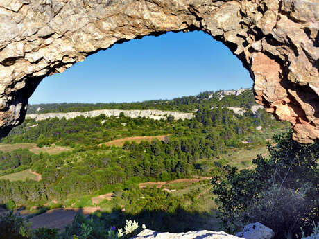 TOUR EN SAINT-CHINIAN - GR® DE PAYS MINERVOIS, SAINT-CHINIAN, FAUGÈRES