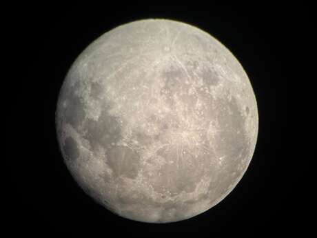 ASTRONOMIE : OBSERVATION DE LA LUNE AU TÉLESCOPE