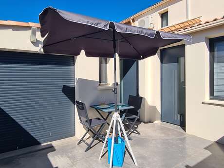 ROLLAND APPARTEMENT 25M² CALME ET CONFORT 250M PLAGE ET COMMERCES PARKING ASSURE
