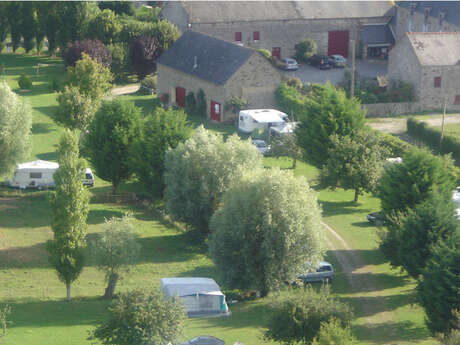 Aire du camping du Domaine de la Roche