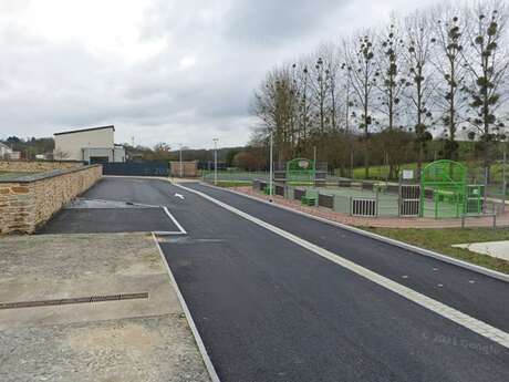 Aire de services à Pocé-les-Bois