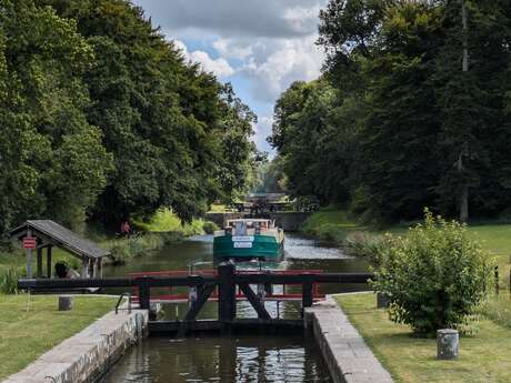 Regards sur le canal et ses alentours