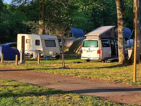 Aire de camping-car du Camping de l'Ile-aux-Pies (Rive Bains-sur-Oust)