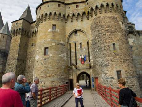 Visites-Découvertes de l'été « Du Château des Barons à la Cité des Marchands »
