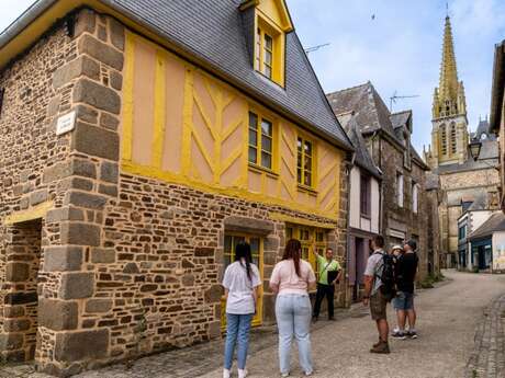 Visite guidée de Bazouges-la-Pérouse, Petite Cité de Caractère