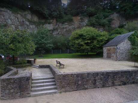 Aire de pique-nique Eglise Saint Sulpice