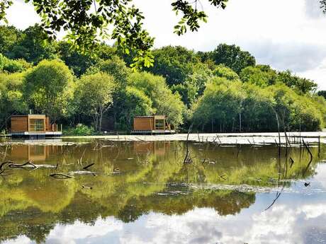 Cabanes sur l'eau de l'Eco-camping des Buis