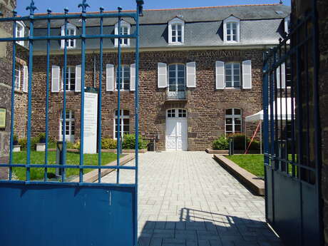 L'Hôtel Montfort Communauté (ancienne Sous Préfecture)