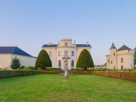 DOMAINE DU CHATEAU DE CANDES ART & SPA ****
