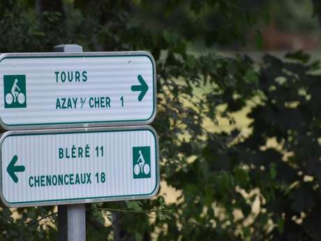 Relais des Berges du Cher - borne de recharge vélos électriques