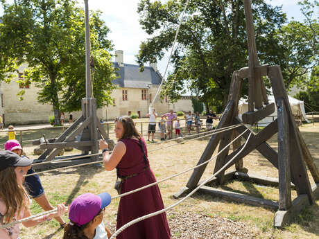 Sur le camp des bâtisseurs : tirs de machines