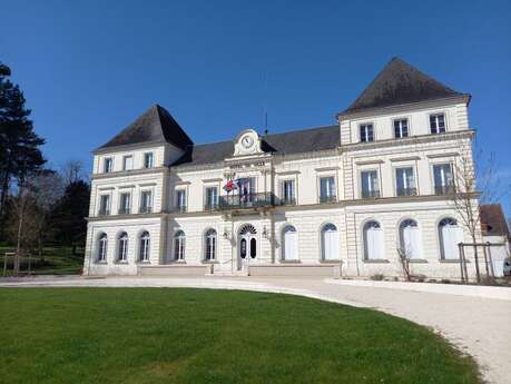 Journées Européennes du Patrimoine 2025 à Bléré : Visites guidées flash de l’Hôtel de Ville et du parc de la Courcicauderie !