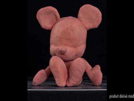 Visite commentée · notes et intrigues pour une comédie institutionnelle