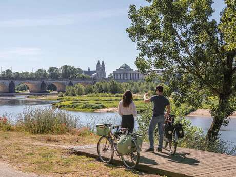 Visite Guidée à Vélo : De Tours à la Riche