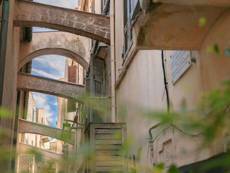LES RUELLES DE BONIFACIO