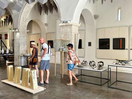 EXPOSITION : PARURES ET DÉVOTIONS, DU PROFANE AU SACRÉ À BONIFACIO