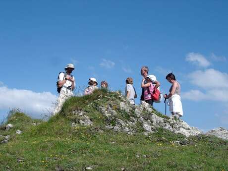Randonnée avec le Bureau des Guides des Pyrénées Ariègeoises Randonnée avec le Bureau des Guides des Pyrénées Ariègeoises