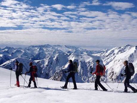 Snowshoeing with the "Bureau des Guides" (Mountain Guides Office)