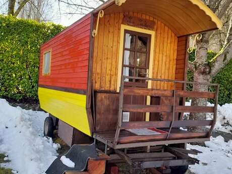 Roulottes au camping de Mérens-les-Vals