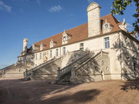 Ecuries du château de Chaumont en Charolais