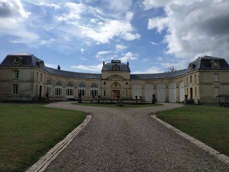 Gîte grand confort  (modulable) dans les écuries du château