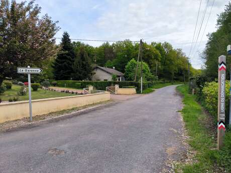 Ligne de démarcation - ancien poste de contrôle allemand - Poteau