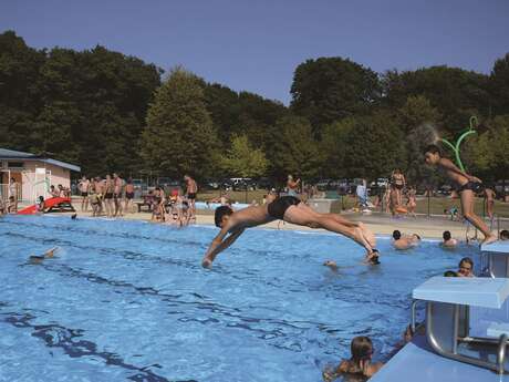 Piscine de plein air à Chaux-la-Lotière