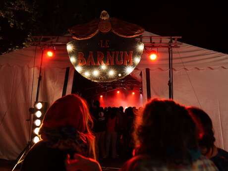 Festival sous l'Barnum