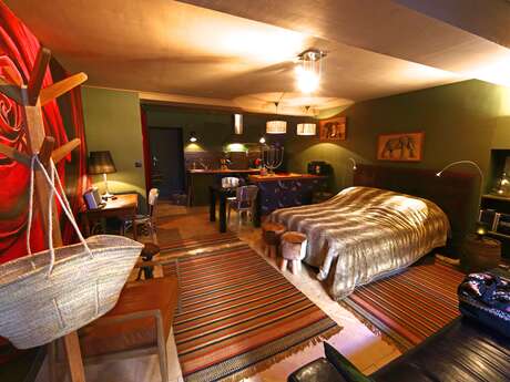 Barbary Lane House Rental - Studio
