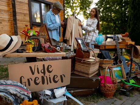 Grand vide grenier à Autoreille