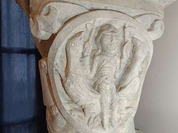 Midi du patrimoine"Redécouvrir un chapiteau roman de la cathédrale Saint-Vincent : L'enlévement d'Alexandre"