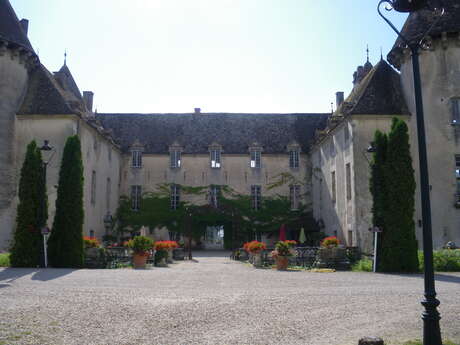 Château de Savigny - Musée de la moto, de l'aviation et de la voiture de course