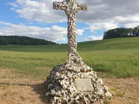 La croix Pothey - Calvaire en pierres percées