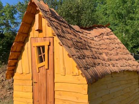 CABANE INSOLITE AU BONHEUR COMTOIS