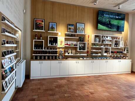 La boutique de l'Office de Tourisme Morvan Sommets & Grands Lacs - B.I.T de Château-Chinon