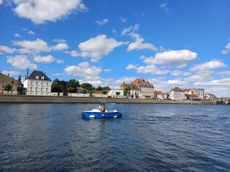Location de bateaux éléctriques sans permis et pédalos- BJ Boat